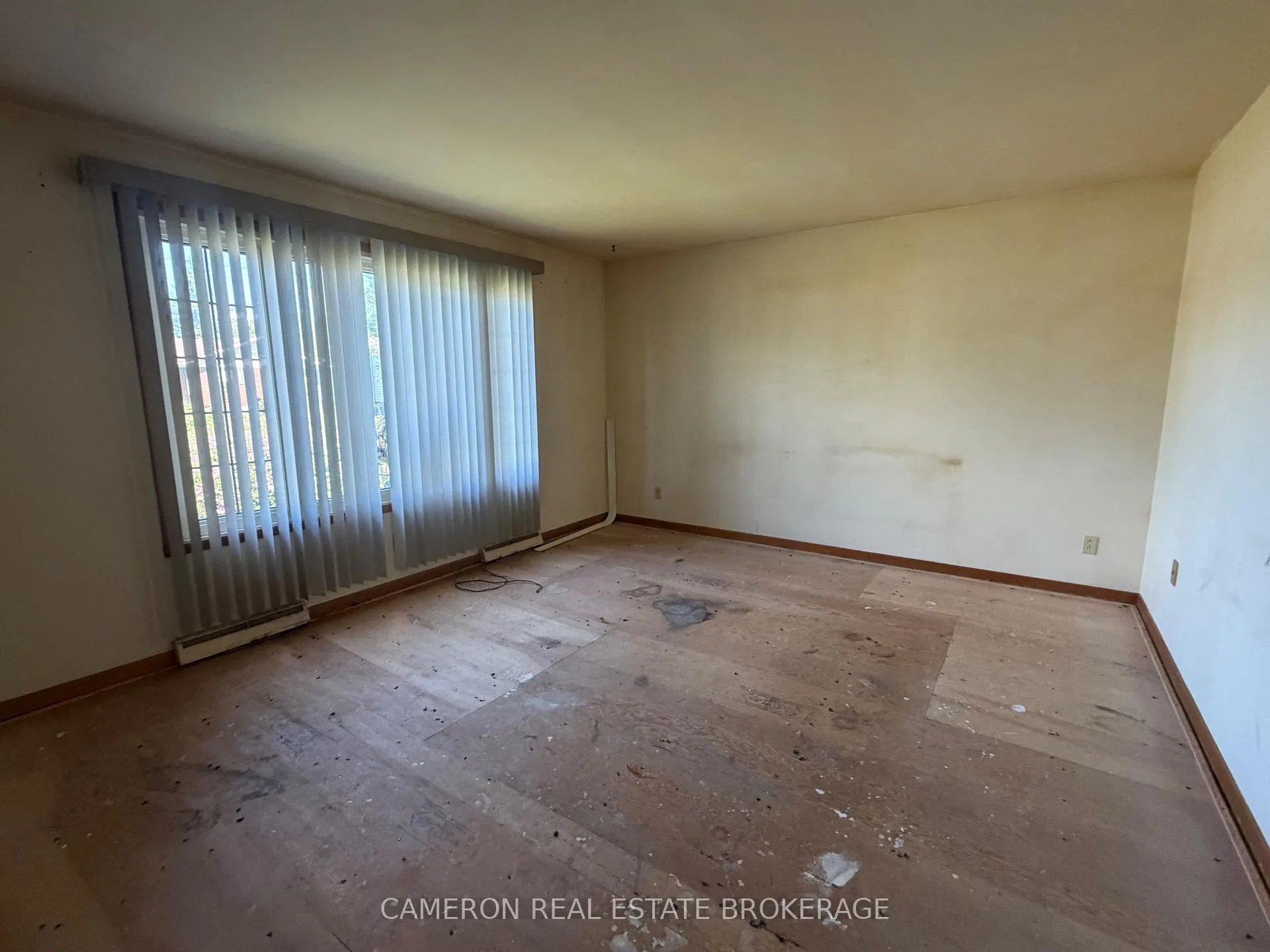Photo 5 of 872 Briarhill Avenue, Cornwall — HOMEH