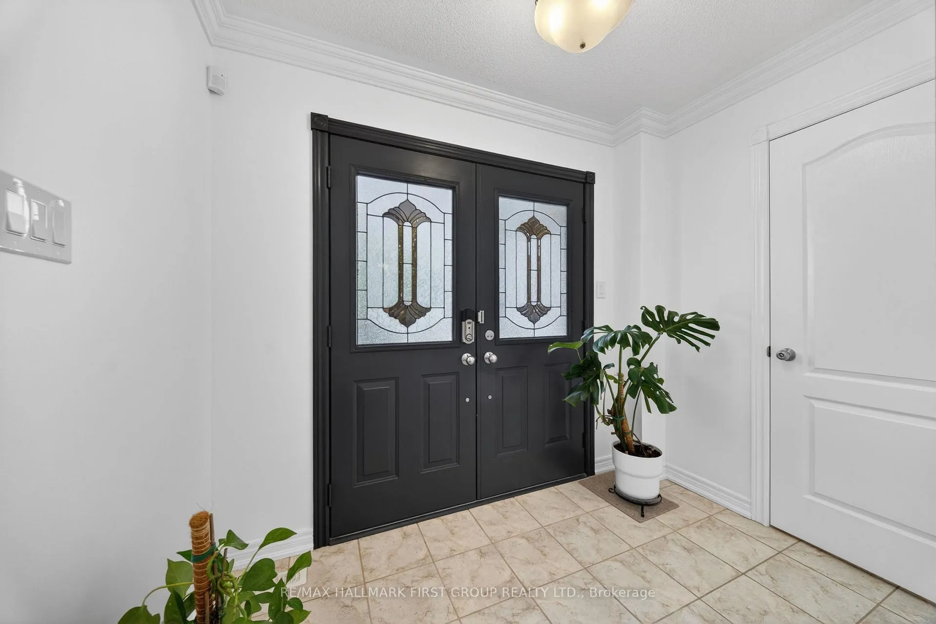 Photo 6 of 61 Vanguard Drive, Whitby, Brooklin — HOMEH