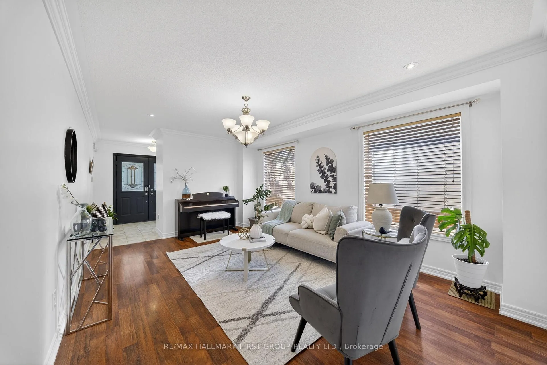 Photo 10 of 61 Vanguard Drive, Whitby, Brooklin — HOMEH