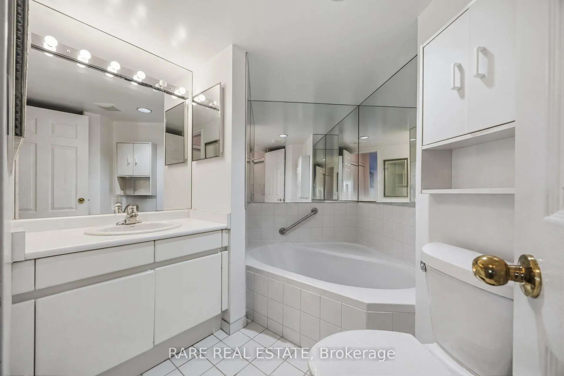 Photo 6 of Unit 412, 7300 Yonge Street, Vaughan, Crestwood-Springfarm-Yorkhill — HOMEH