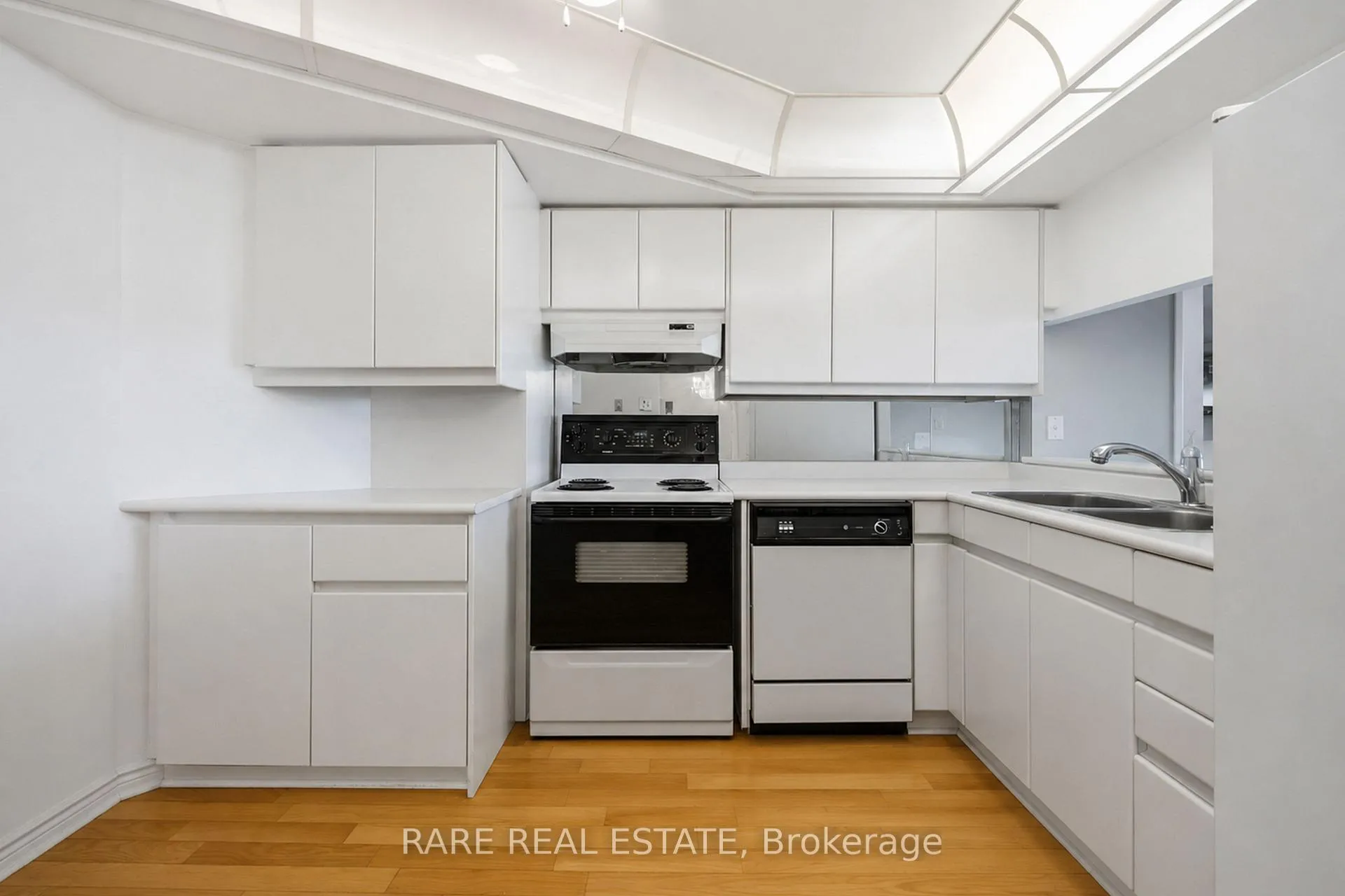 Photo 10 of Unit 412, 7300 Yonge Street, Vaughan, Crestwood-Springfarm-Yorkhill — HOMEH