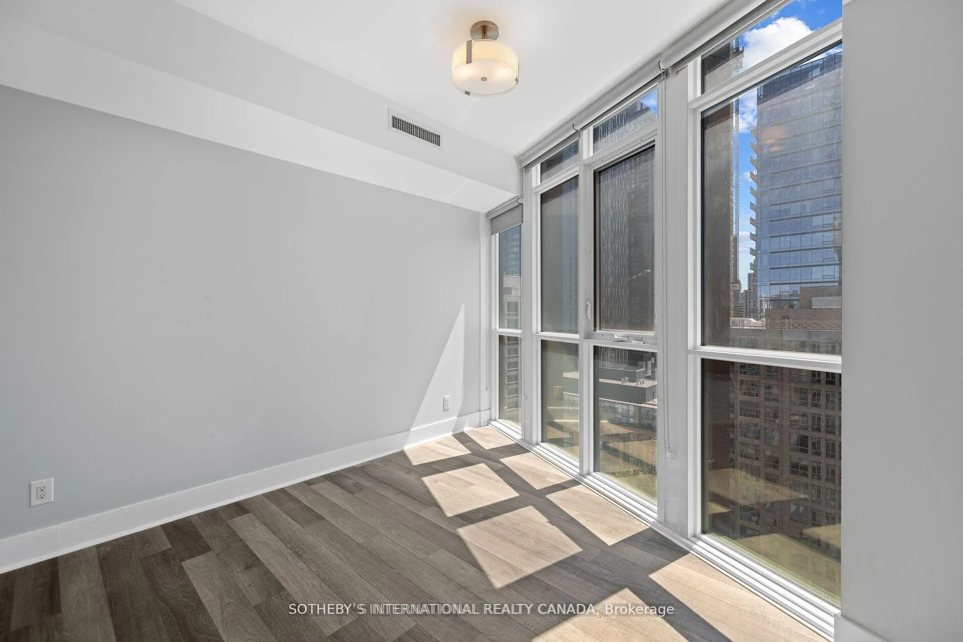 Photo 9 of Unit 1508, 32 Davenport Road, Toronto, The Annex — HOMEH