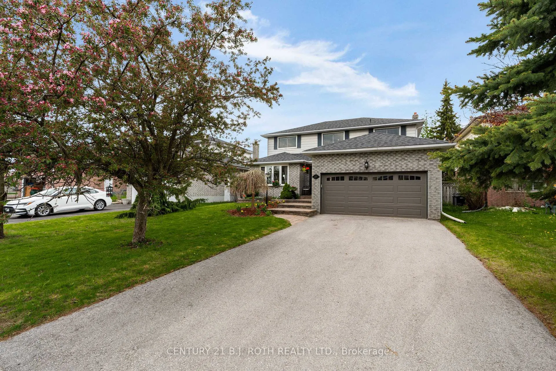 Photo 1 of 37 Laurentian Lane, Orillia — HOMEH