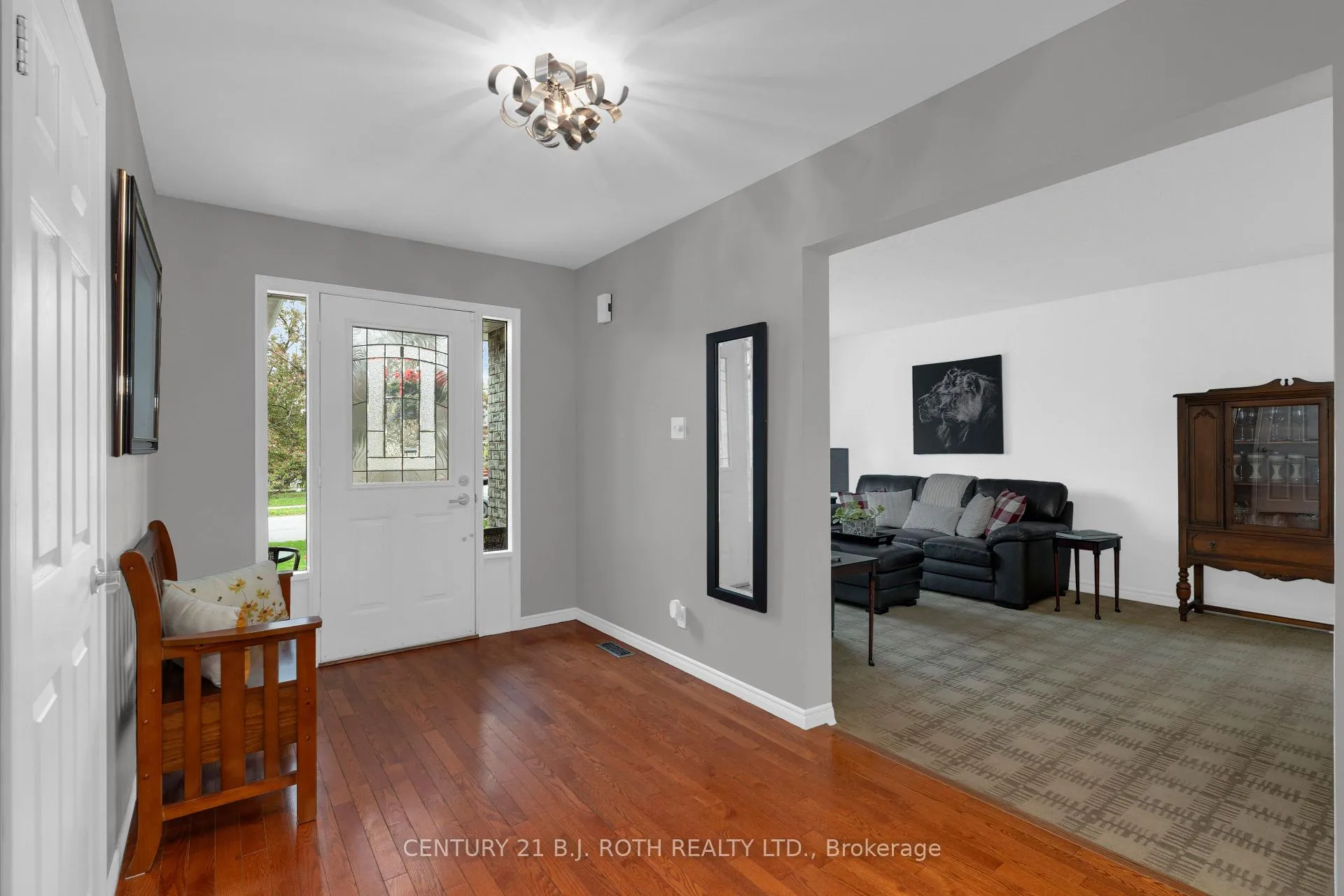 Photo 6 of 37 Laurentian Lane, Orillia — HOMEH