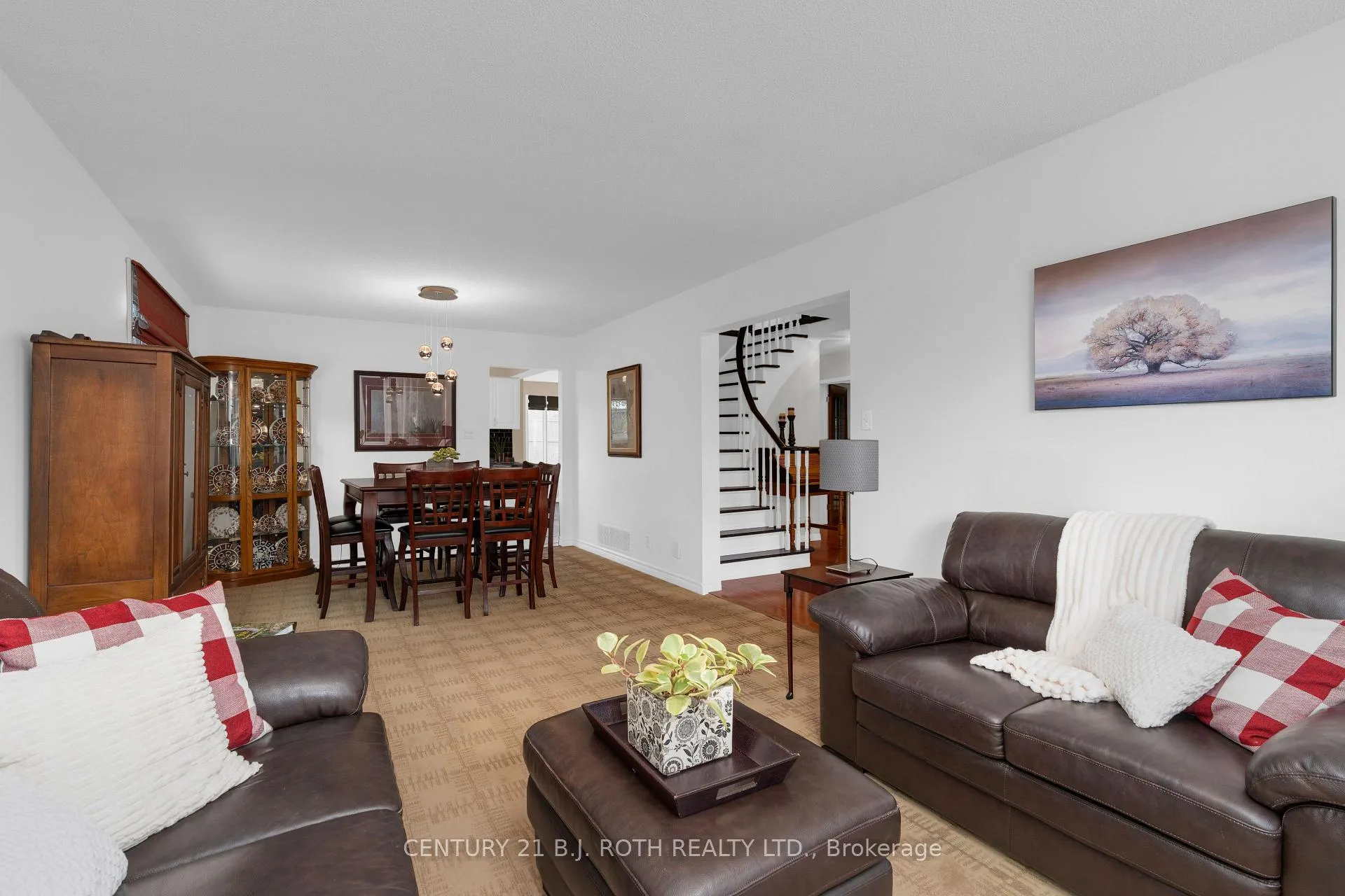 Photo 9 of 37 Laurentian Lane, Orillia — HOMEH