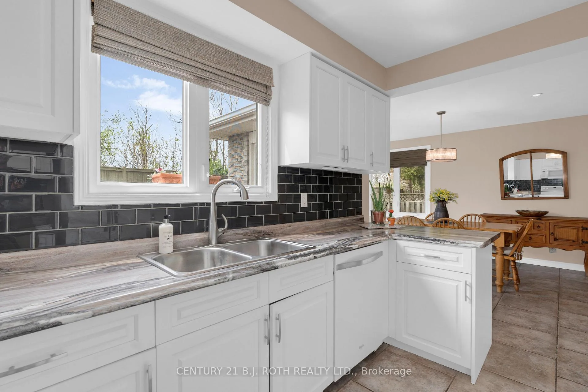 Photo 13 of 37 Laurentian Lane, Orillia — HOMEH