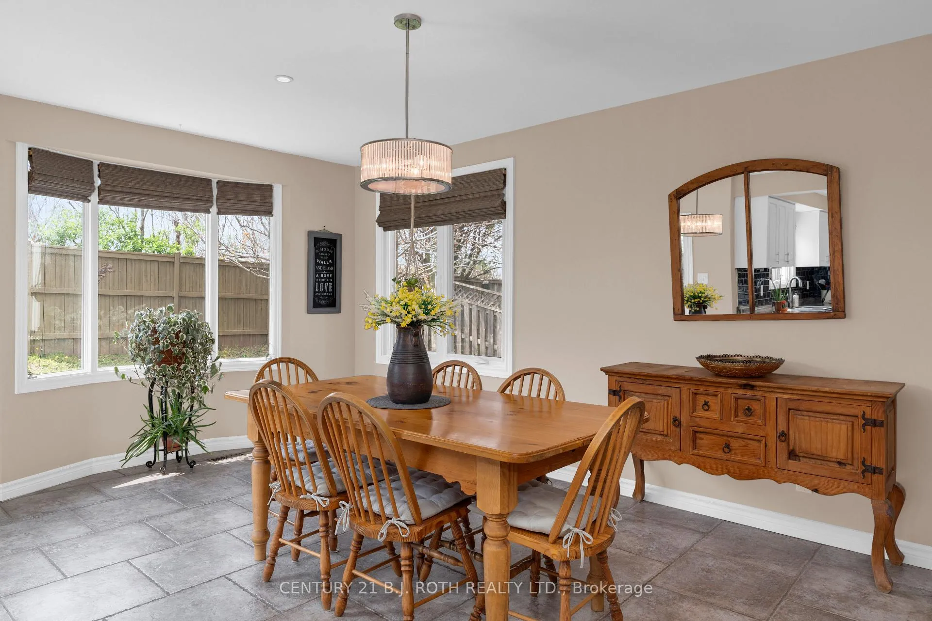Photo 14 of 37 Laurentian Lane, Orillia — HOMEH