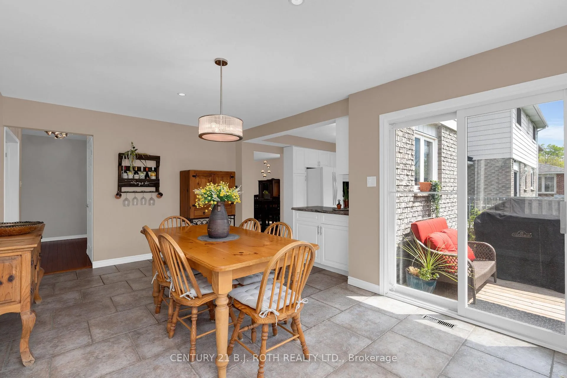 Photo 16 of 37 Laurentian Lane, Orillia — HOMEH