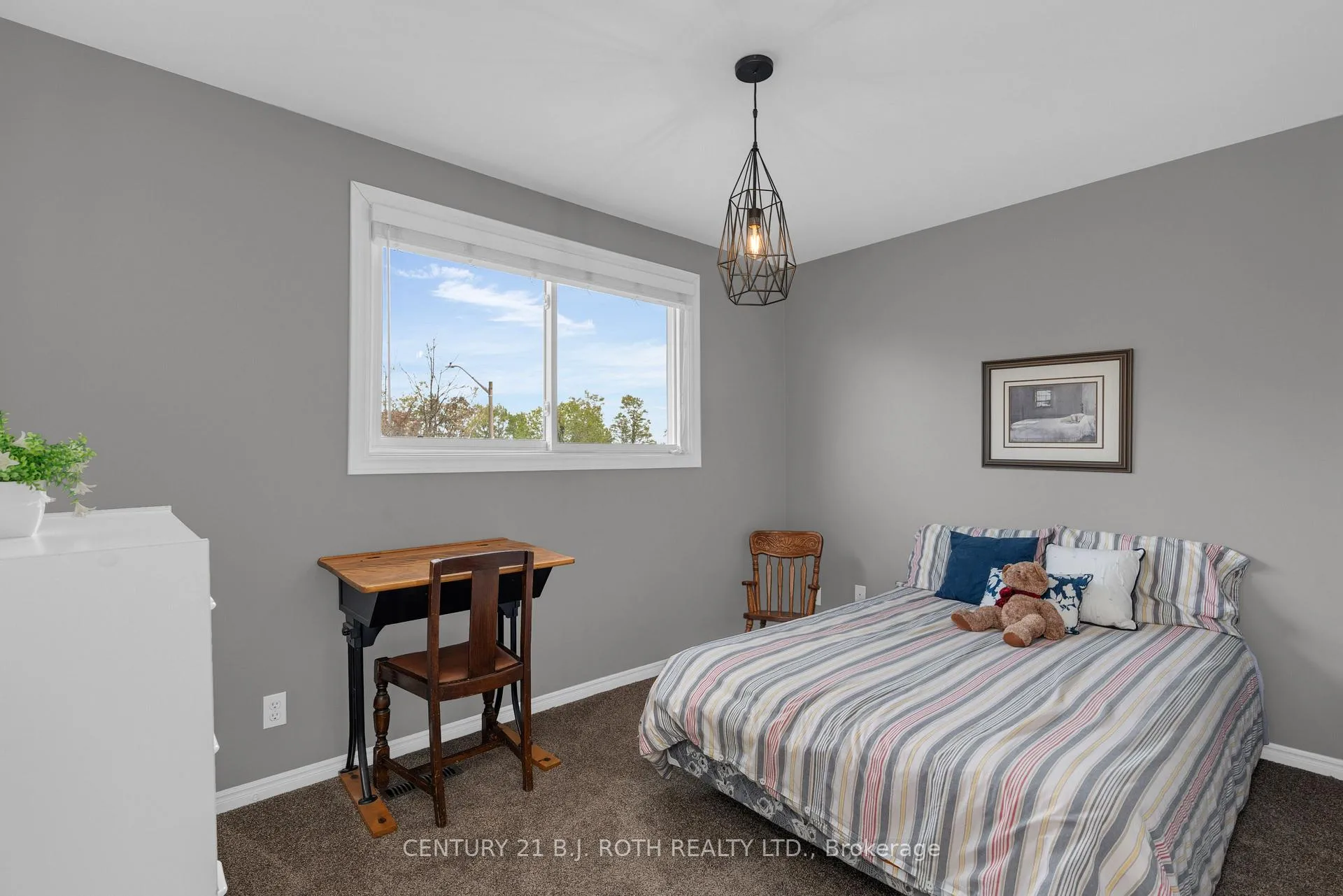 Photo 28 of 37 Laurentian Lane, Orillia — HOMEH