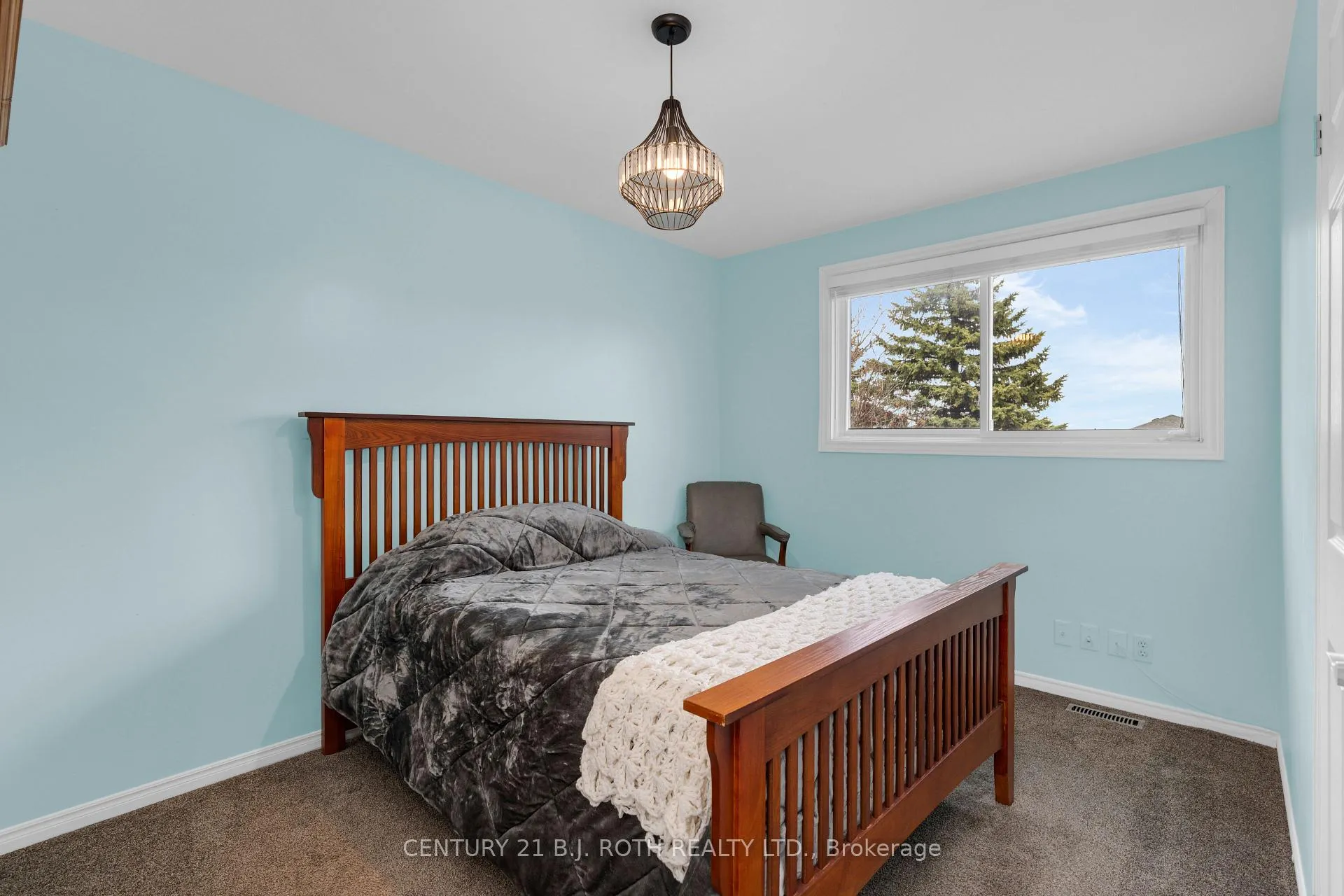 Photo 31 of 37 Laurentian Lane, Orillia — HOMEH