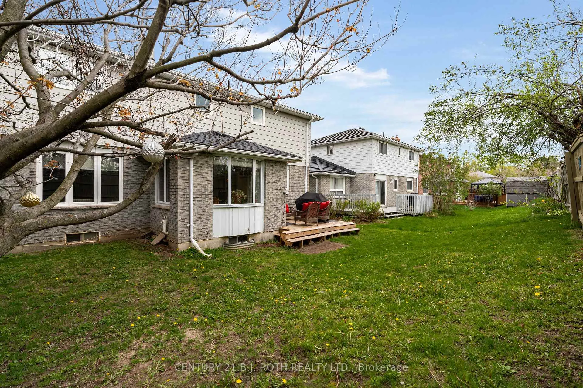 Photo 43 of 37 Laurentian Lane, Orillia — HOMEH