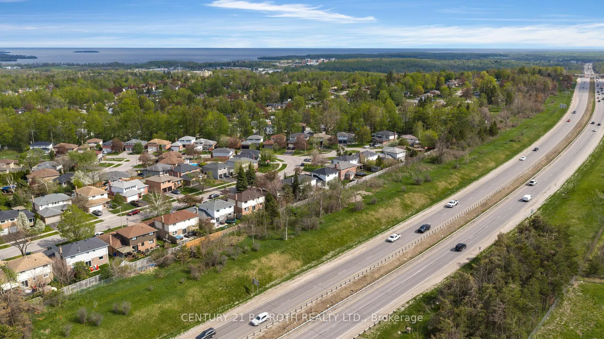Photo 47 of 37 Laurentian Lane, Orillia — HOMEH