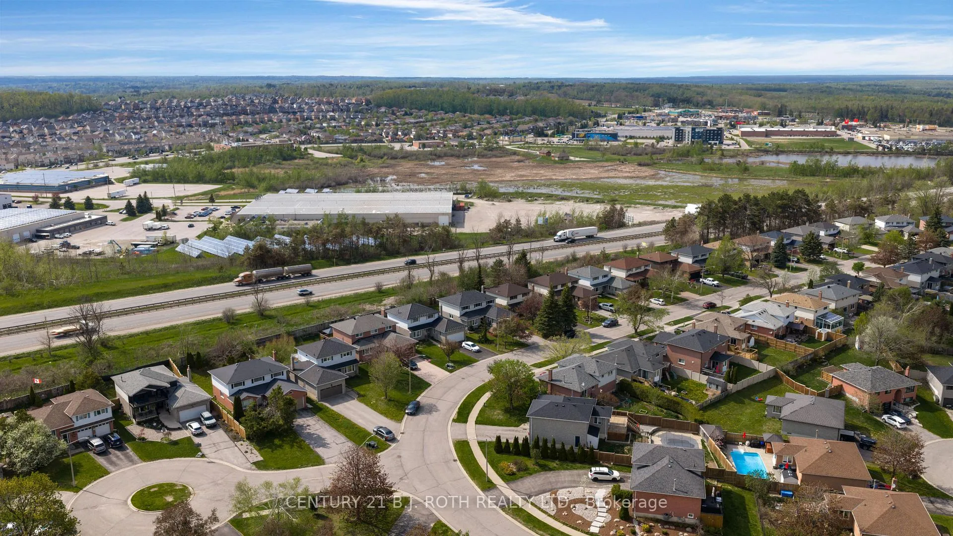 Photo 48 of 37 Laurentian Lane, Orillia — HOMEH