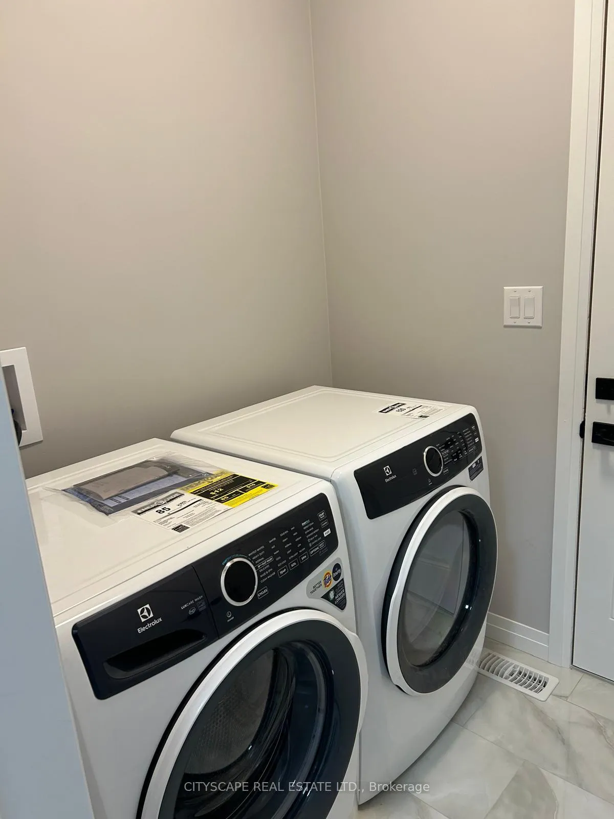 Photo 3 of Unit 7, 264 Blair Road W, Cambridge — HOMEH