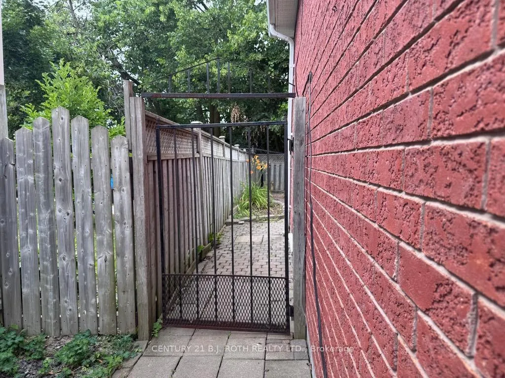 Photo 2 of Unit Lower, 22 Mapleton Avenue, Barrie, Holly — HOMEH