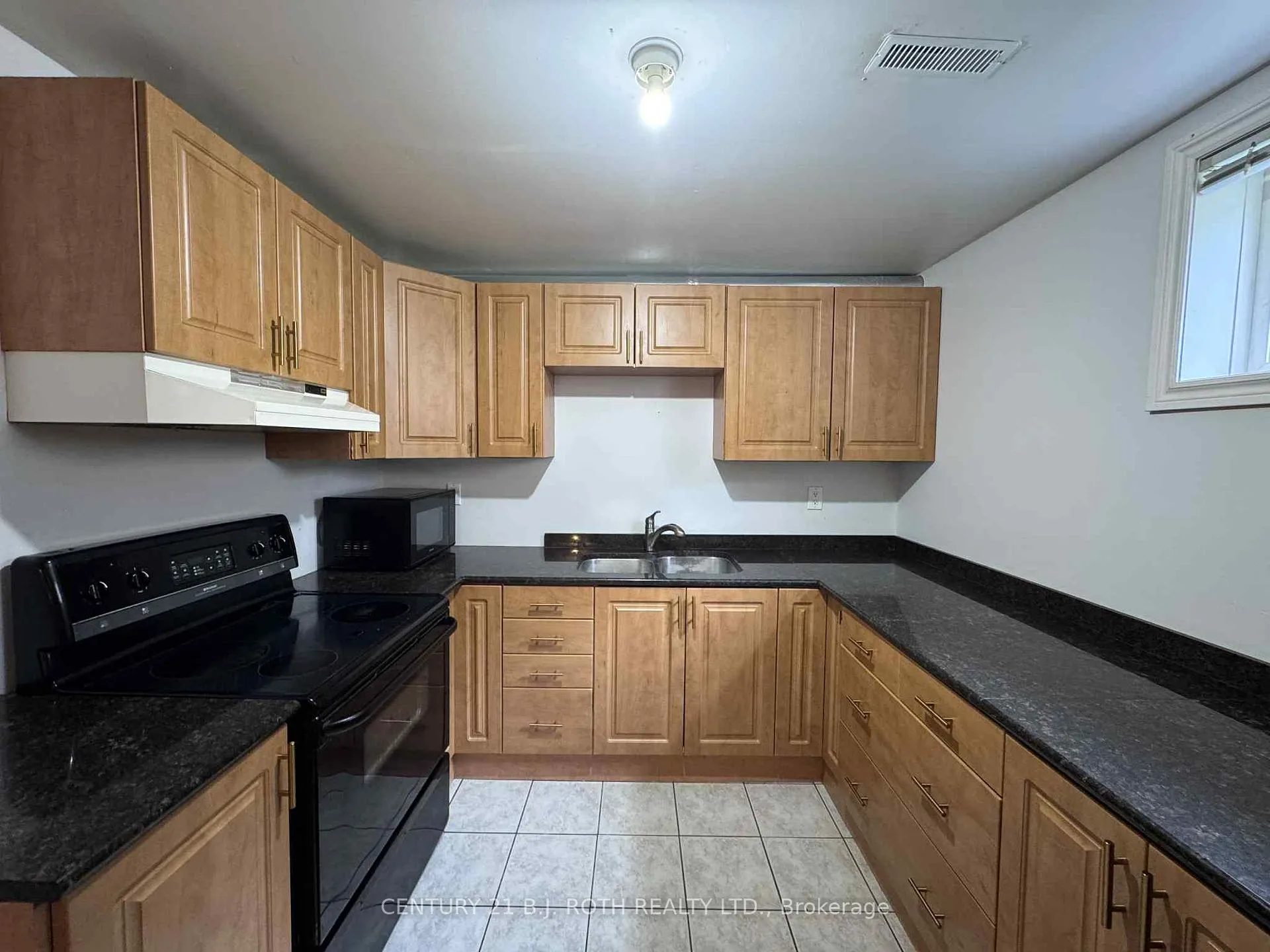 Photo 9 of Unit Lower, 22 Mapleton Avenue, Barrie, Holly — HOMEH