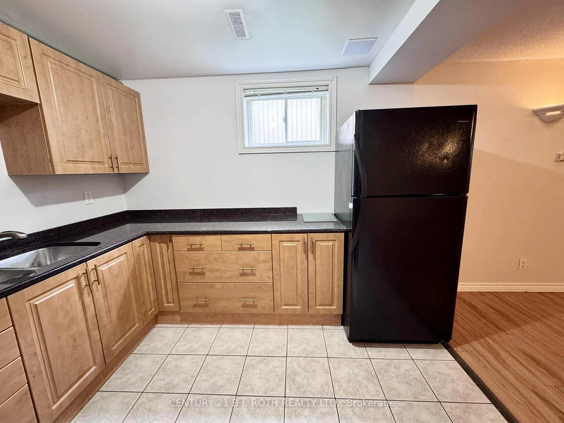 Photo 10 of Unit Lower, 22 Mapleton Avenue, Barrie, Holly — HOMEH