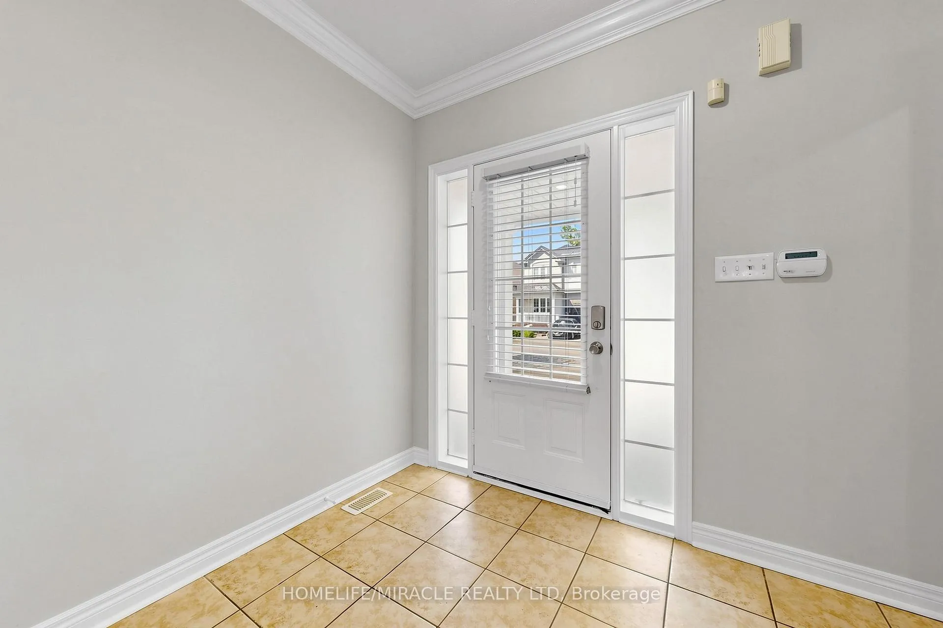 Photo 4 of 1026 Holdsworth Crescent, Milton, Coates — HOMEH