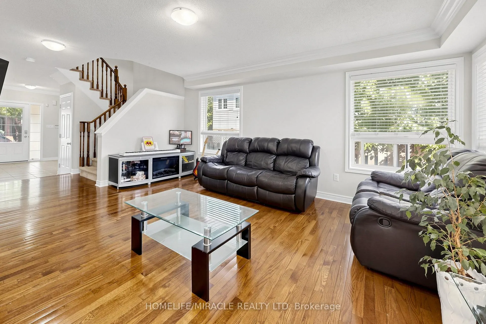 Photo 5 of 1026 Holdsworth Crescent, Milton, Coates — HOMEH