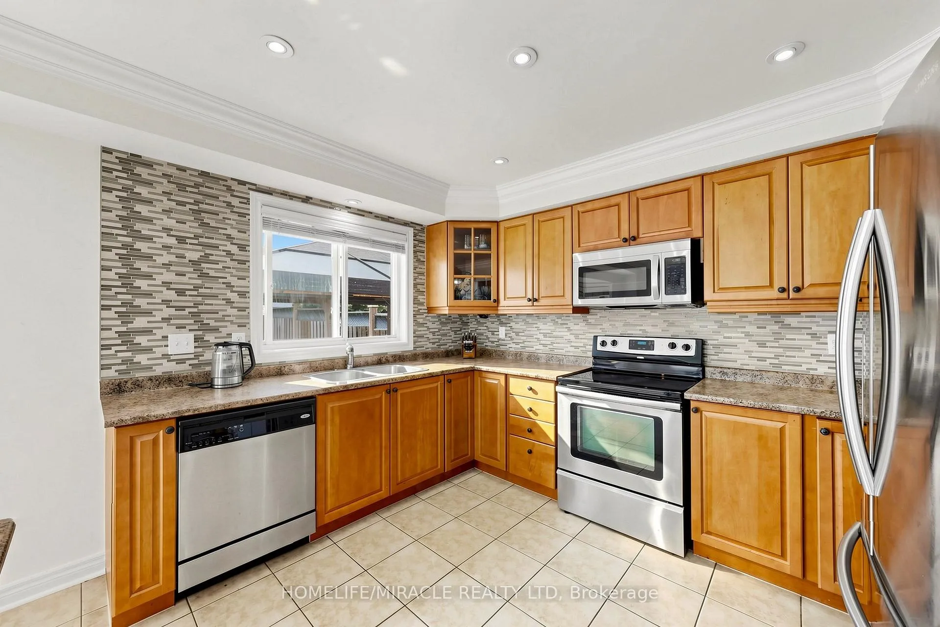Photo 10 of 1026 Holdsworth Crescent, Milton, Coates — HOMEH