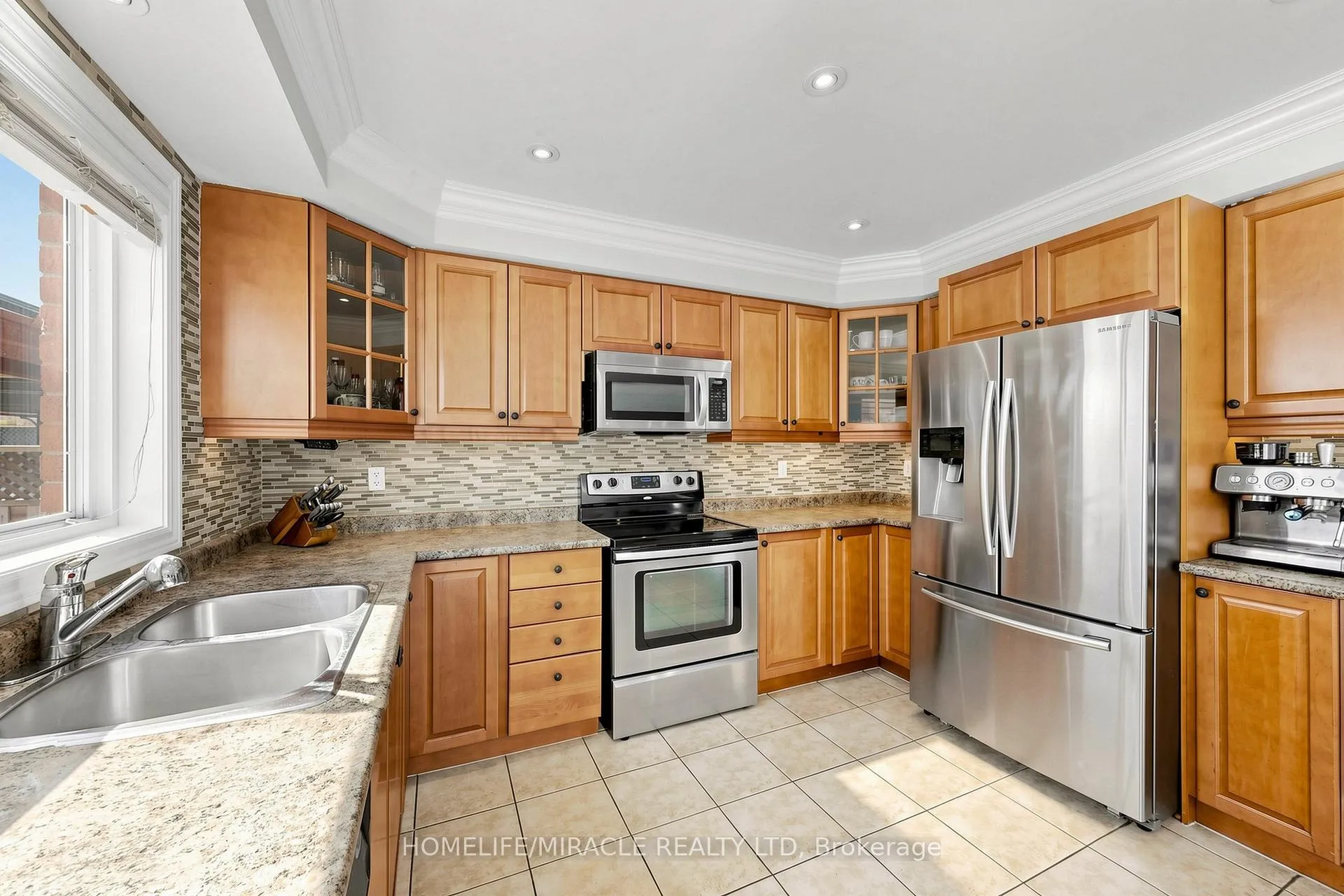 Photo 11 of 1026 Holdsworth Crescent, Milton, Coates — HOMEH