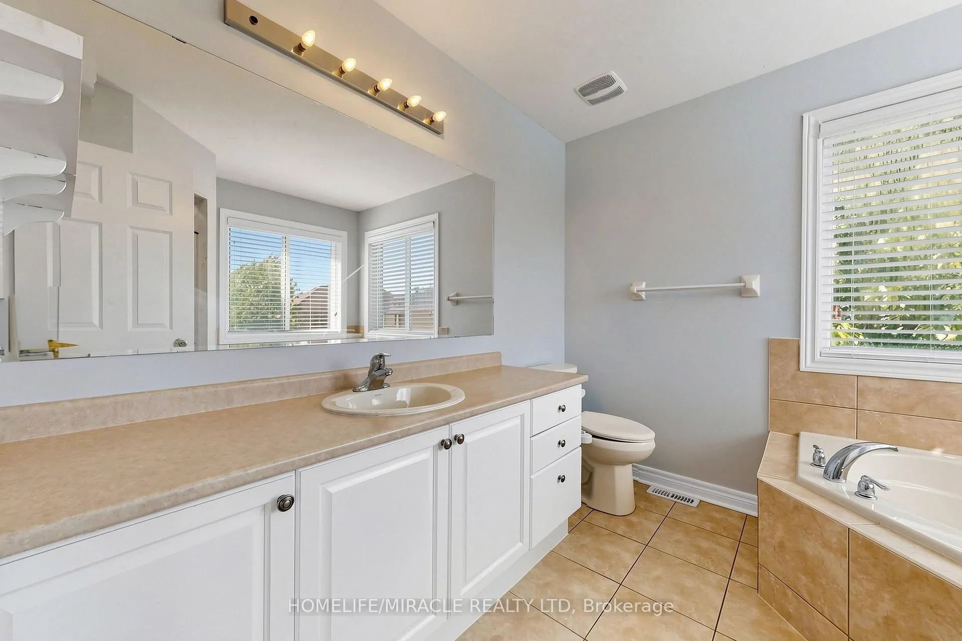 Photo 19 of 1026 Holdsworth Crescent, Milton, Coates — HOMEH