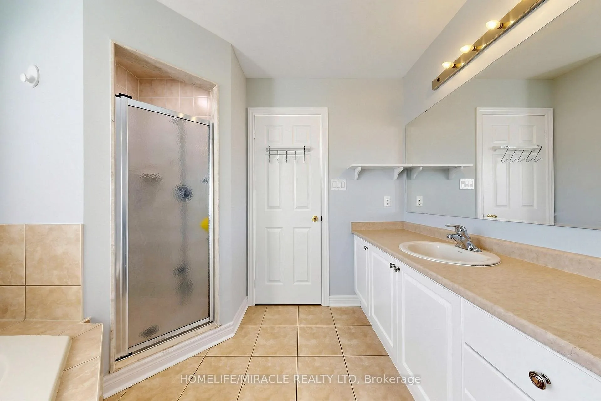 Photo 20 of 1026 Holdsworth Crescent, Milton, Coates — HOMEH