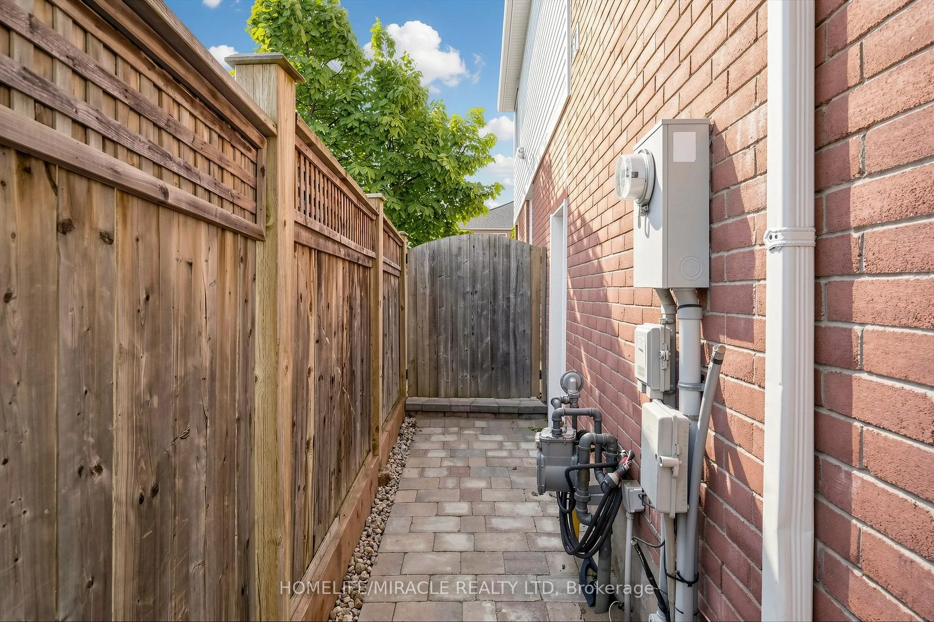 Photo 30 of 1026 Holdsworth Crescent, Milton, Coates — HOMEH