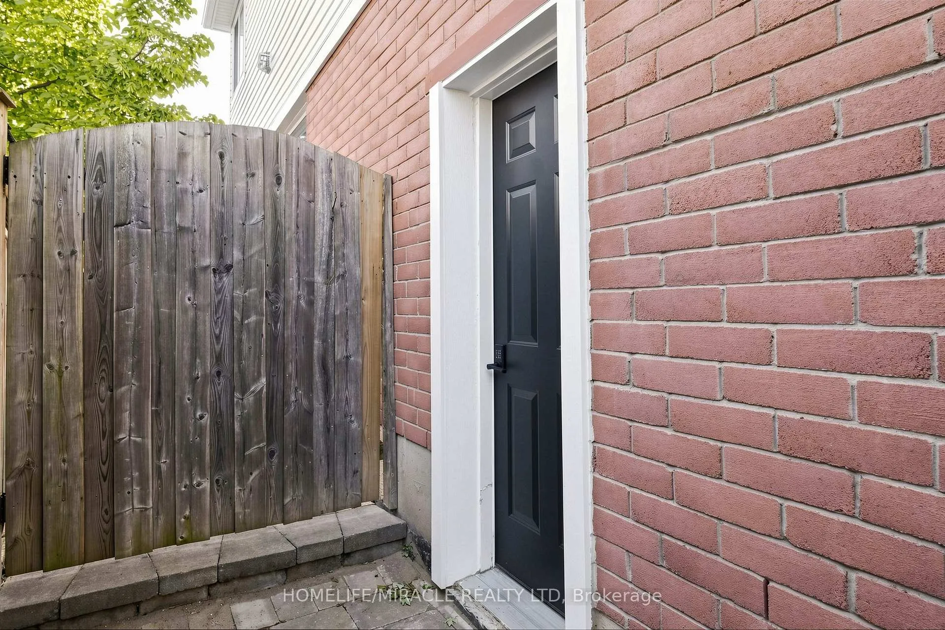 Photo 31 of 1026 Holdsworth Crescent, Milton, Coates — HOMEH