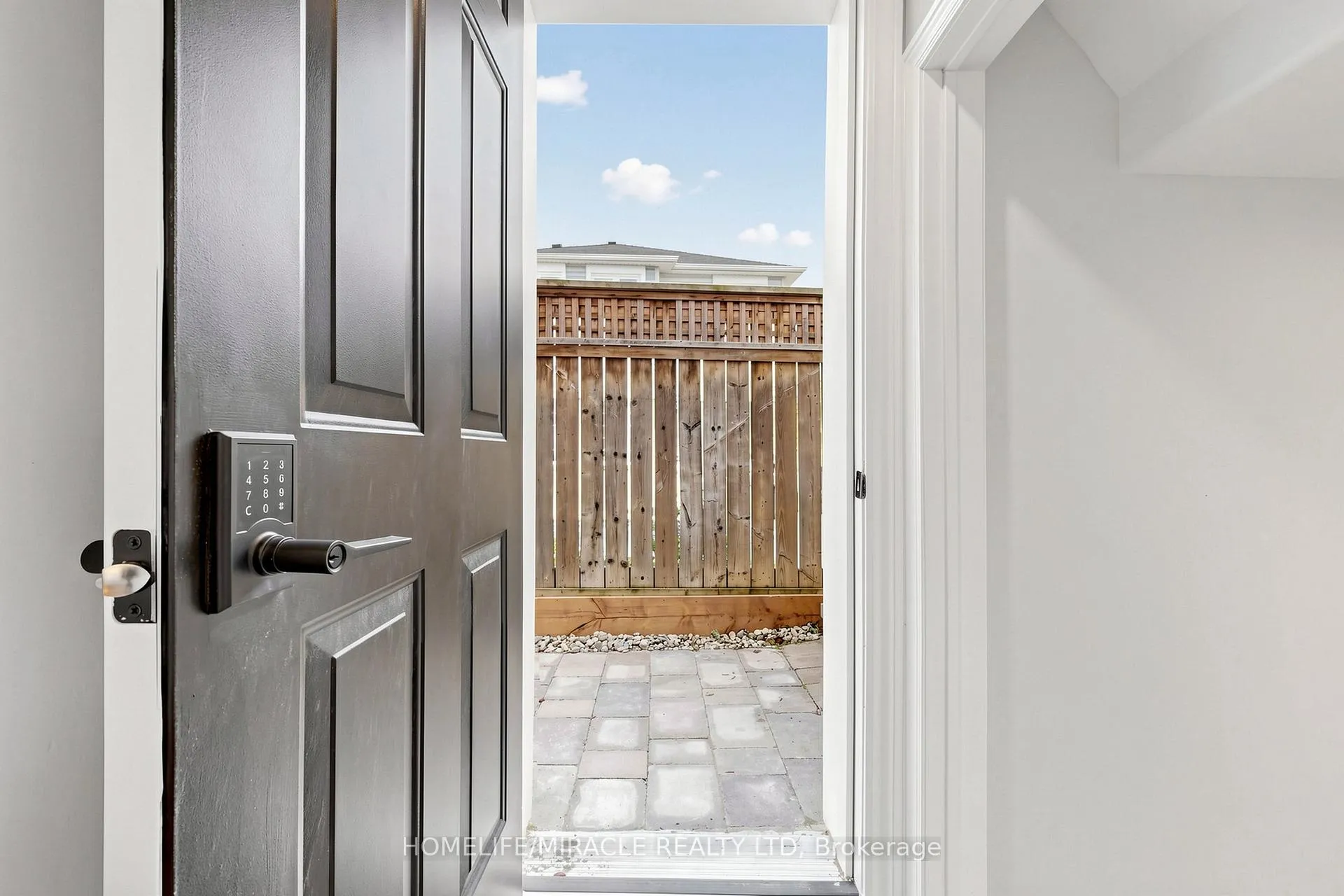 Photo 32 of 1026 Holdsworth Crescent, Milton, Coates — HOMEH
