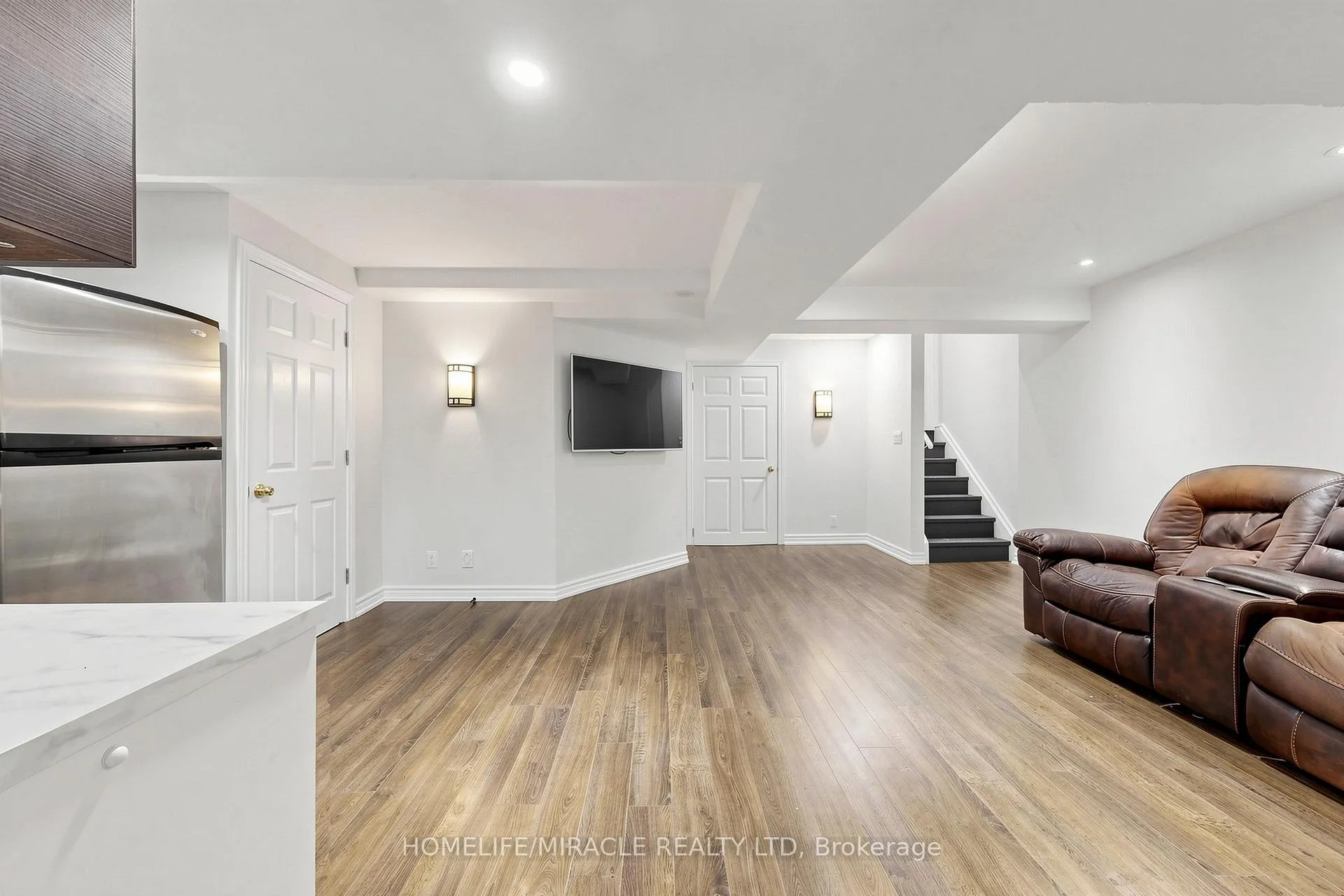 Photo 34 of 1026 Holdsworth Crescent, Milton, Coates — HOMEH