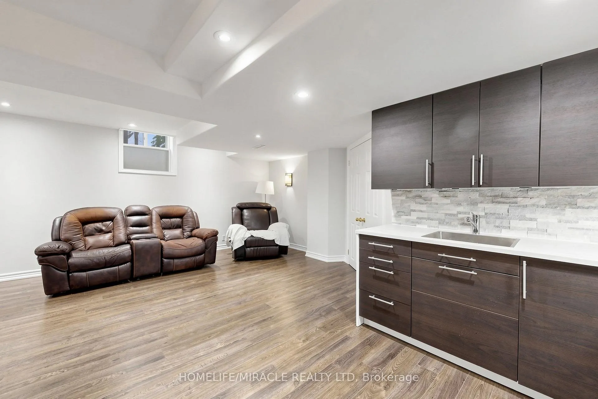 Photo 36 of 1026 Holdsworth Crescent, Milton, Coates — HOMEH