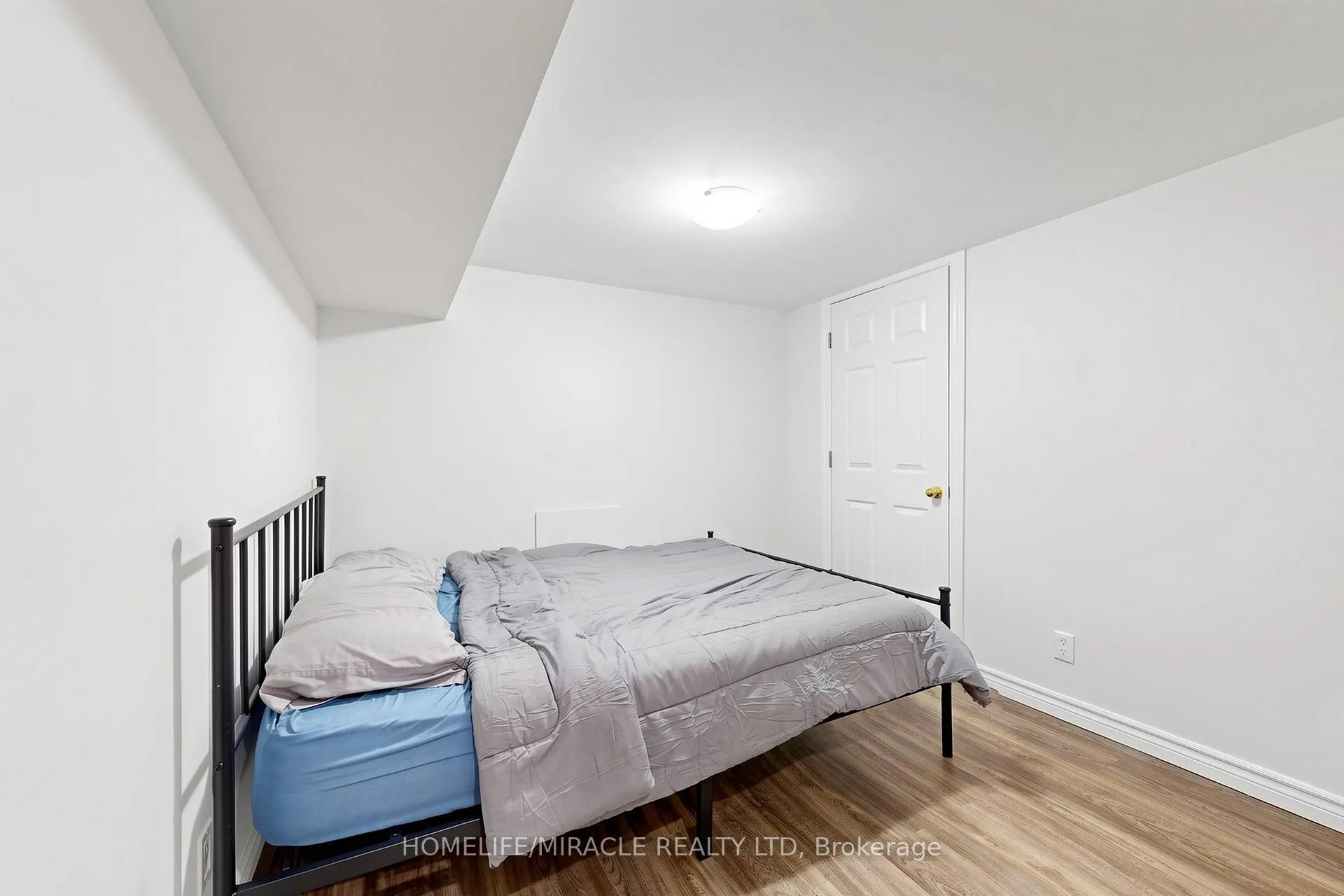 Photo 37 of 1026 Holdsworth Crescent, Milton, Coates — HOMEH