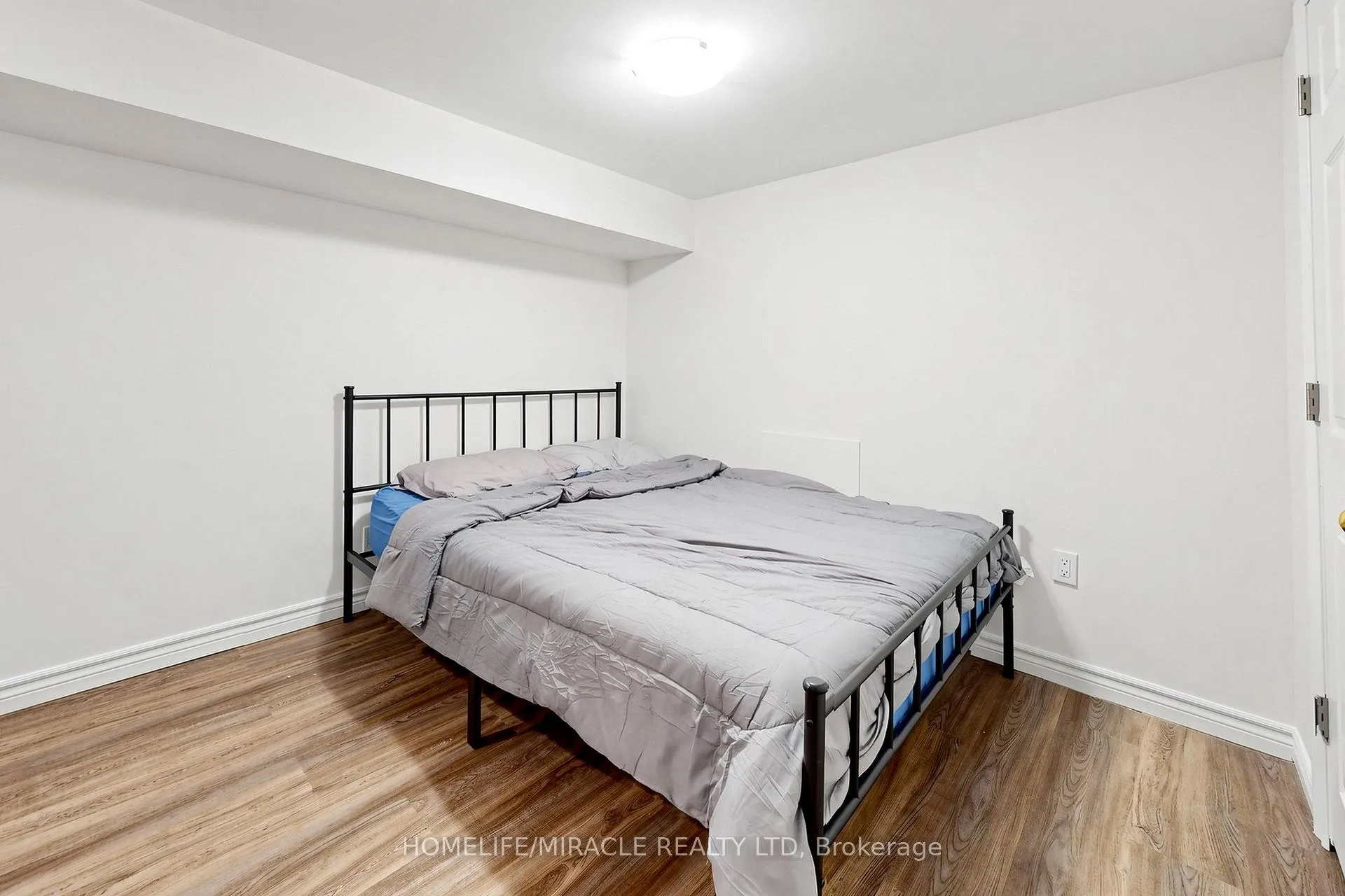 Photo 38 of 1026 Holdsworth Crescent, Milton, Coates — HOMEH