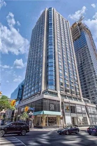 Front of Unit 1616, 155 Yorkville Avenue