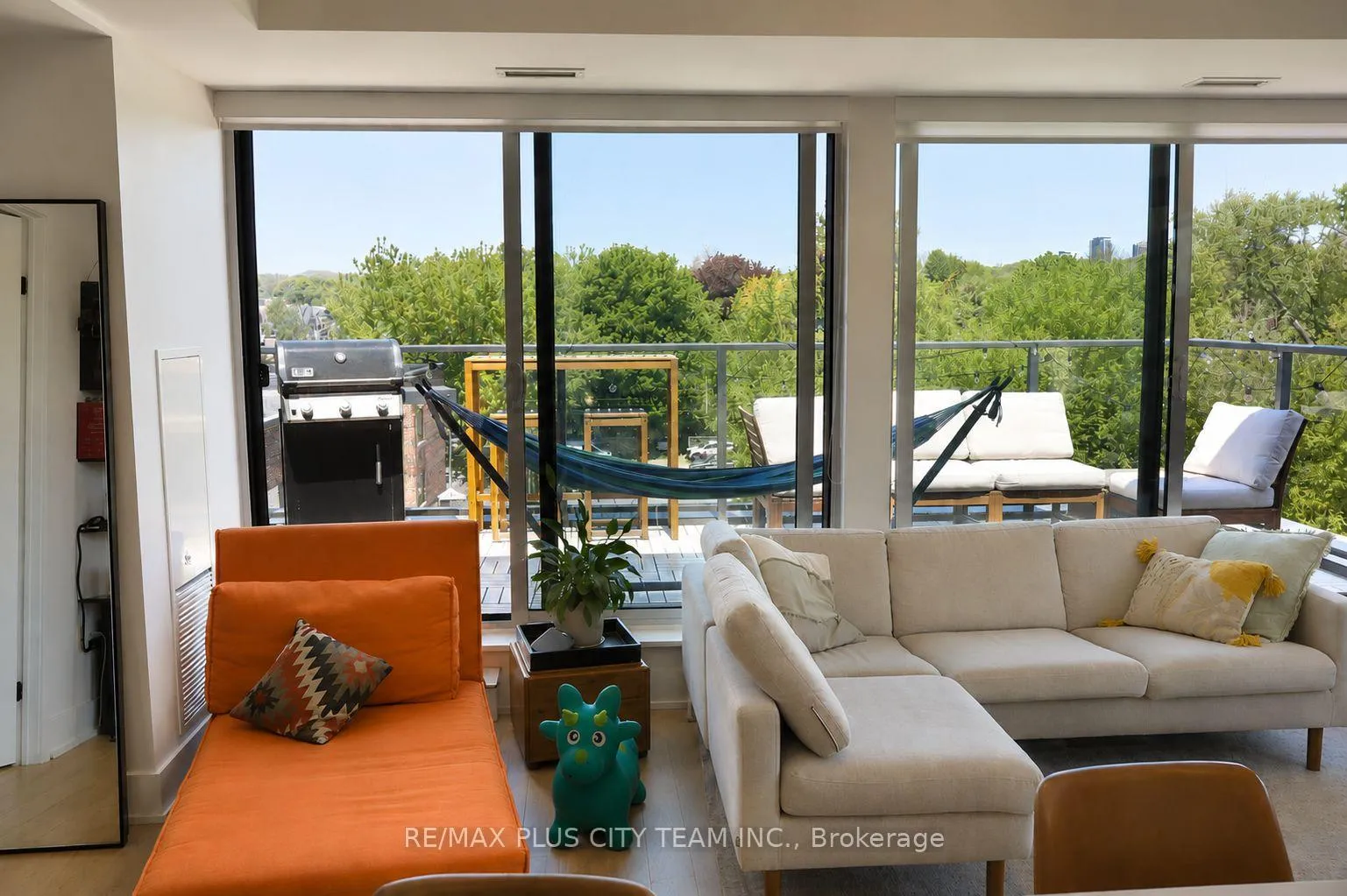 Photo 2 of Unit 507, 1888 Queen Street E, Toronto, The Beaches — HOMEH