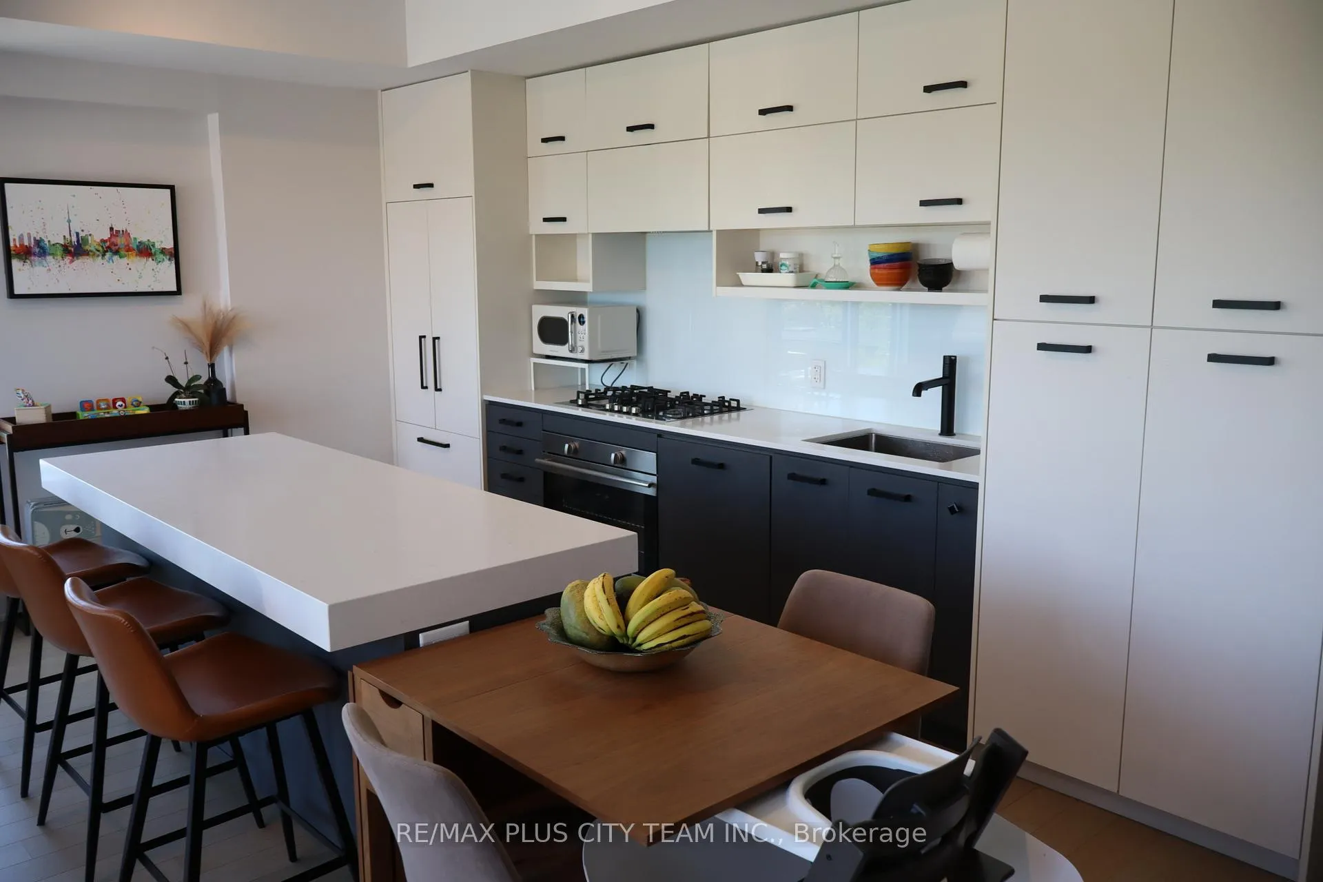 Photo 3 of Unit 507, 1888 Queen Street E, Toronto, The Beaches — HOMEH