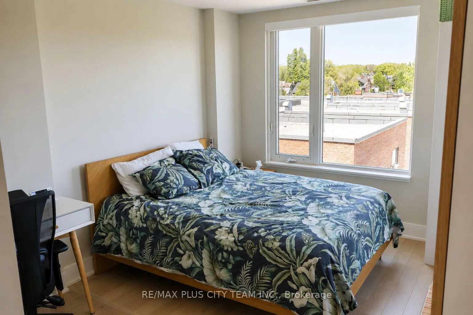 Photo 5 of Unit 507, 1888 Queen Street E, Toronto, The Beaches — HOMEH