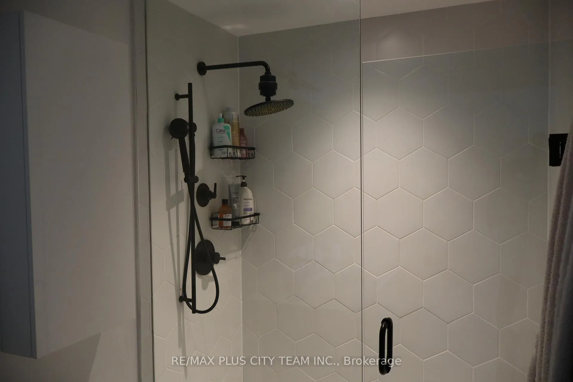 Photo 8 of Unit 507, 1888 Queen Street E, Toronto, The Beaches — HOMEH