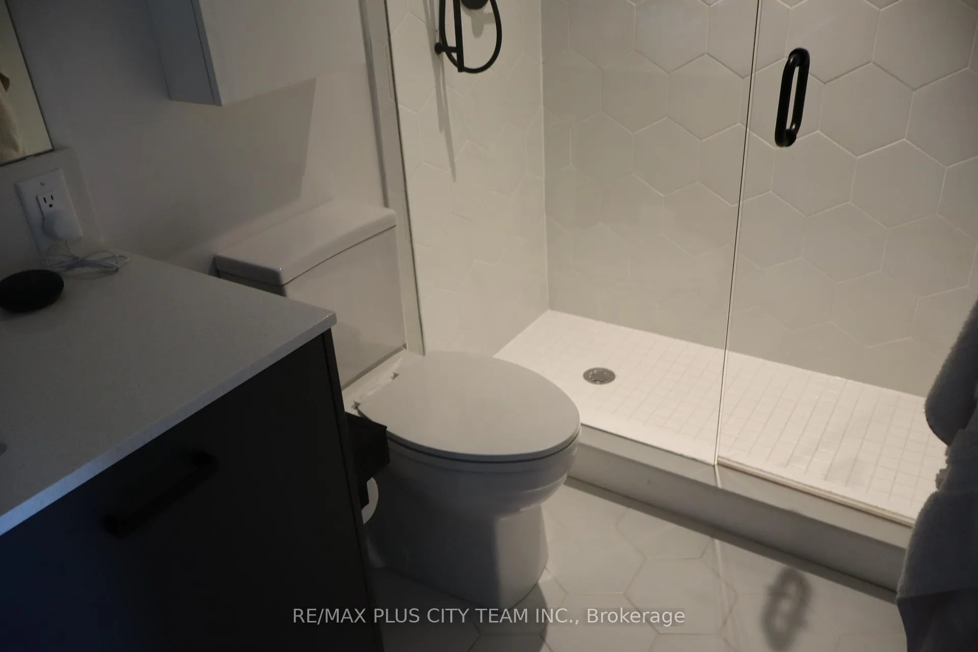 Photo 9 of Unit 507, 1888 Queen Street E, Toronto, The Beaches — HOMEH