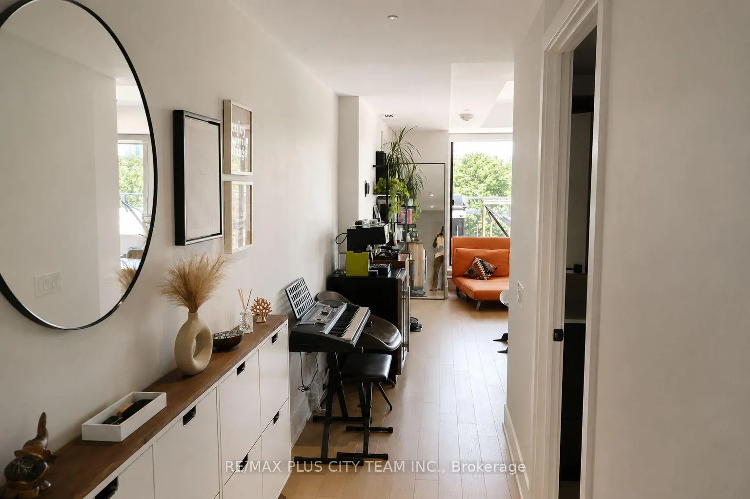 Photo 13 of Unit 507, 1888 Queen Street E, Toronto, The Beaches — HOMEH