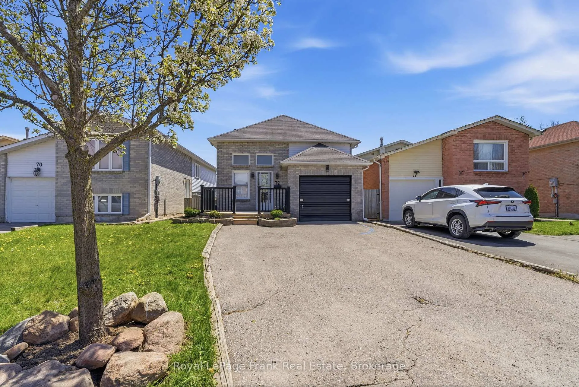 Photo 2 of 72 Broadlands Crescent, Clarington, Courtice — HOMEH