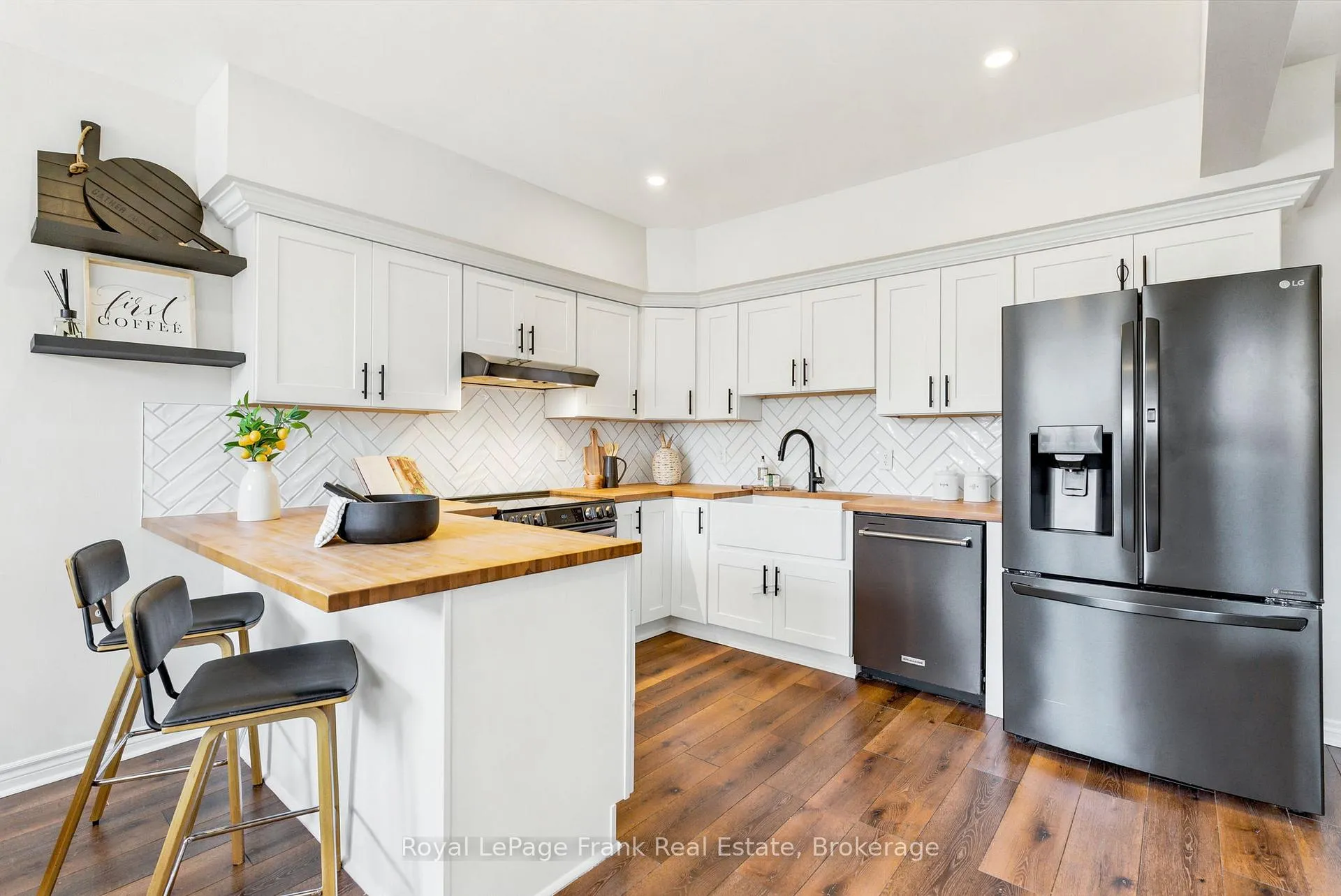 Photo 5 of 72 Broadlands Crescent, Clarington, Courtice — HOMEH