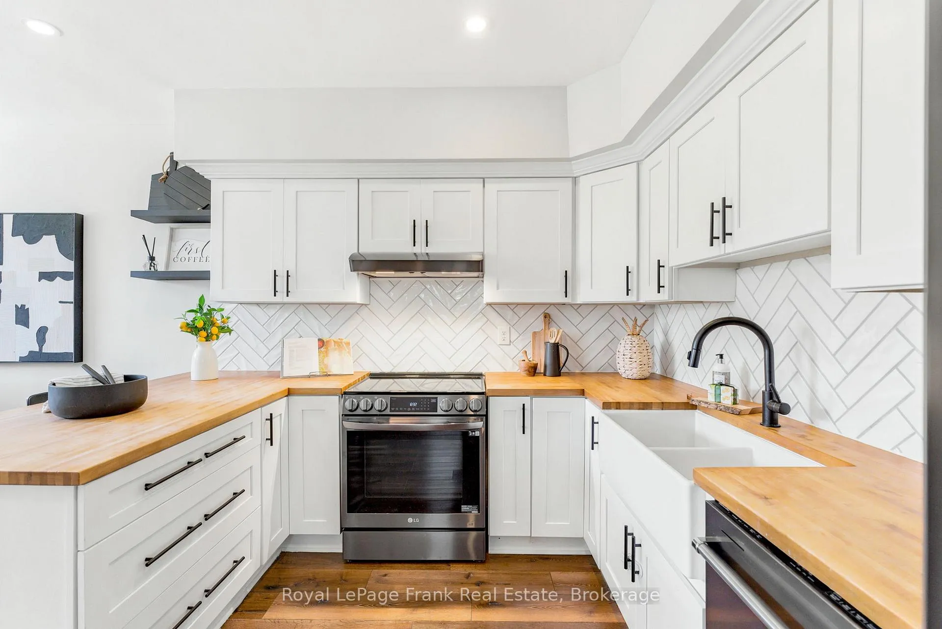 Photo 8 of 72 Broadlands Crescent, Clarington, Courtice — HOMEH