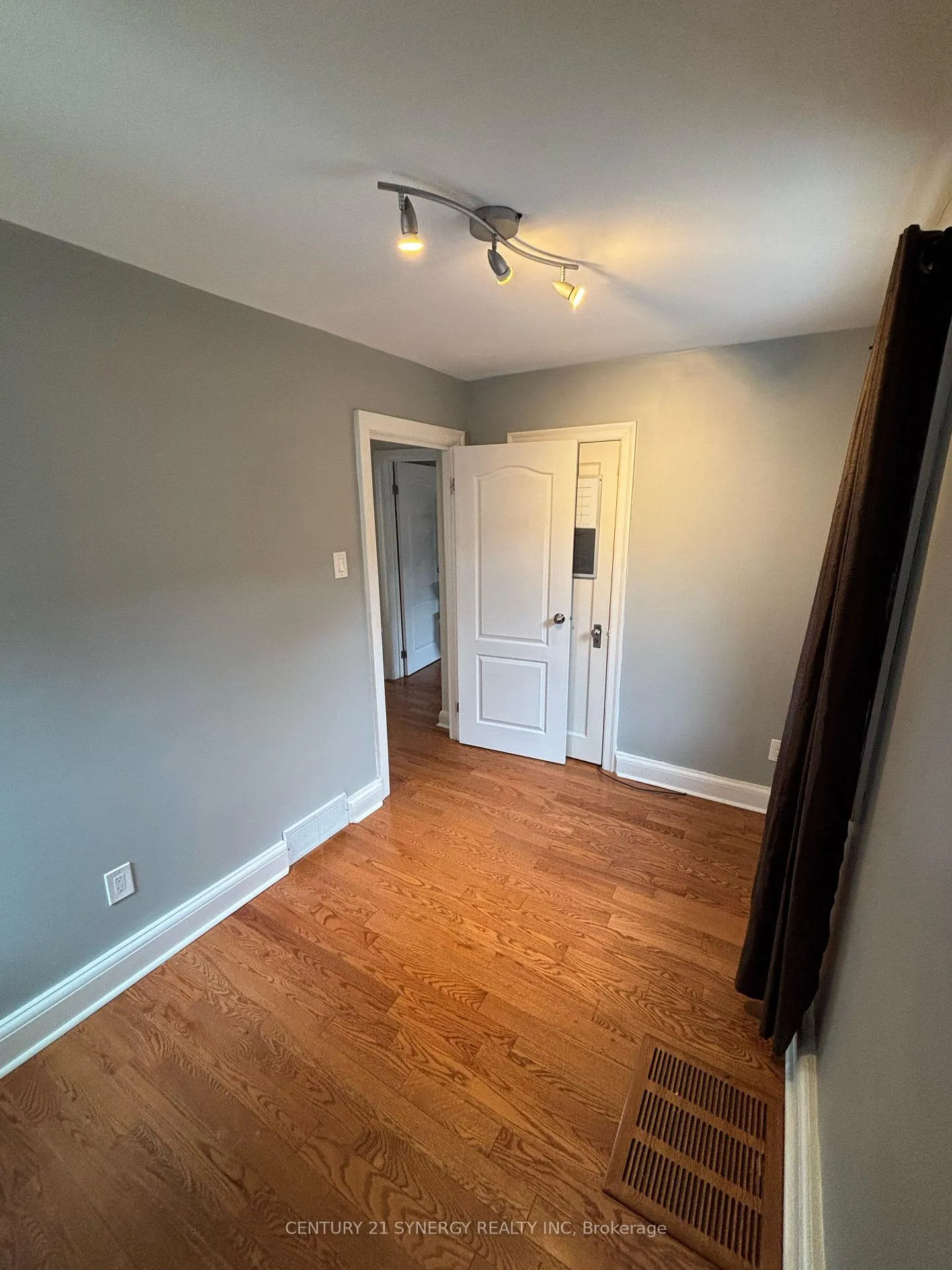 Photo 13 of 241 Bradley Avenue, Ottawa, Vanier — HOMEH