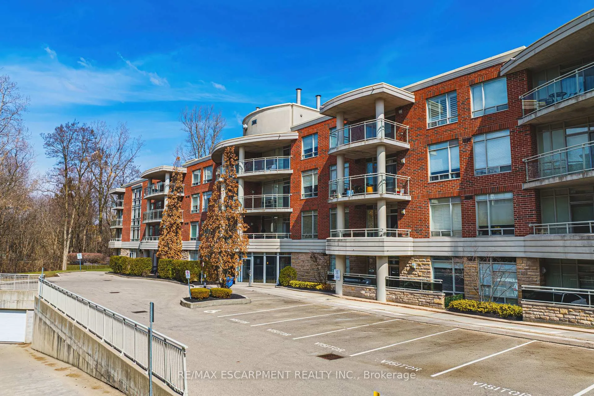 Front of Unit 312, 125 Wilson Street W