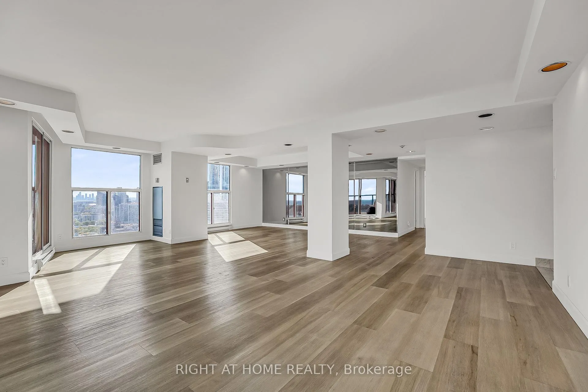 Photo 2 of Unit 3008, 99 Harbour Square, Toronto, Waterfront Communities — HOMEH