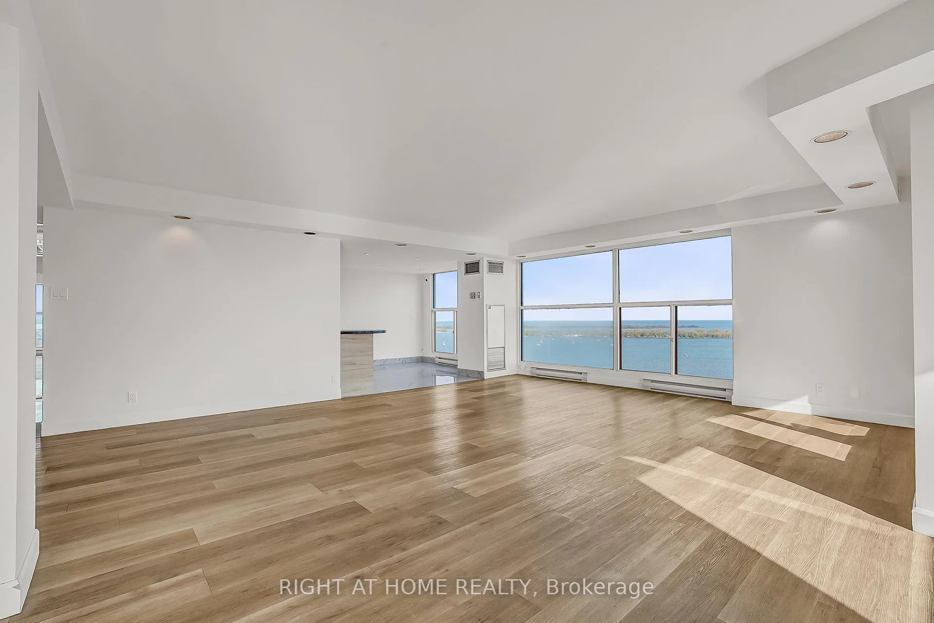 Photo 6 of Unit 3008, 99 Harbour Square, Toronto, Waterfront Communities — HOMEH