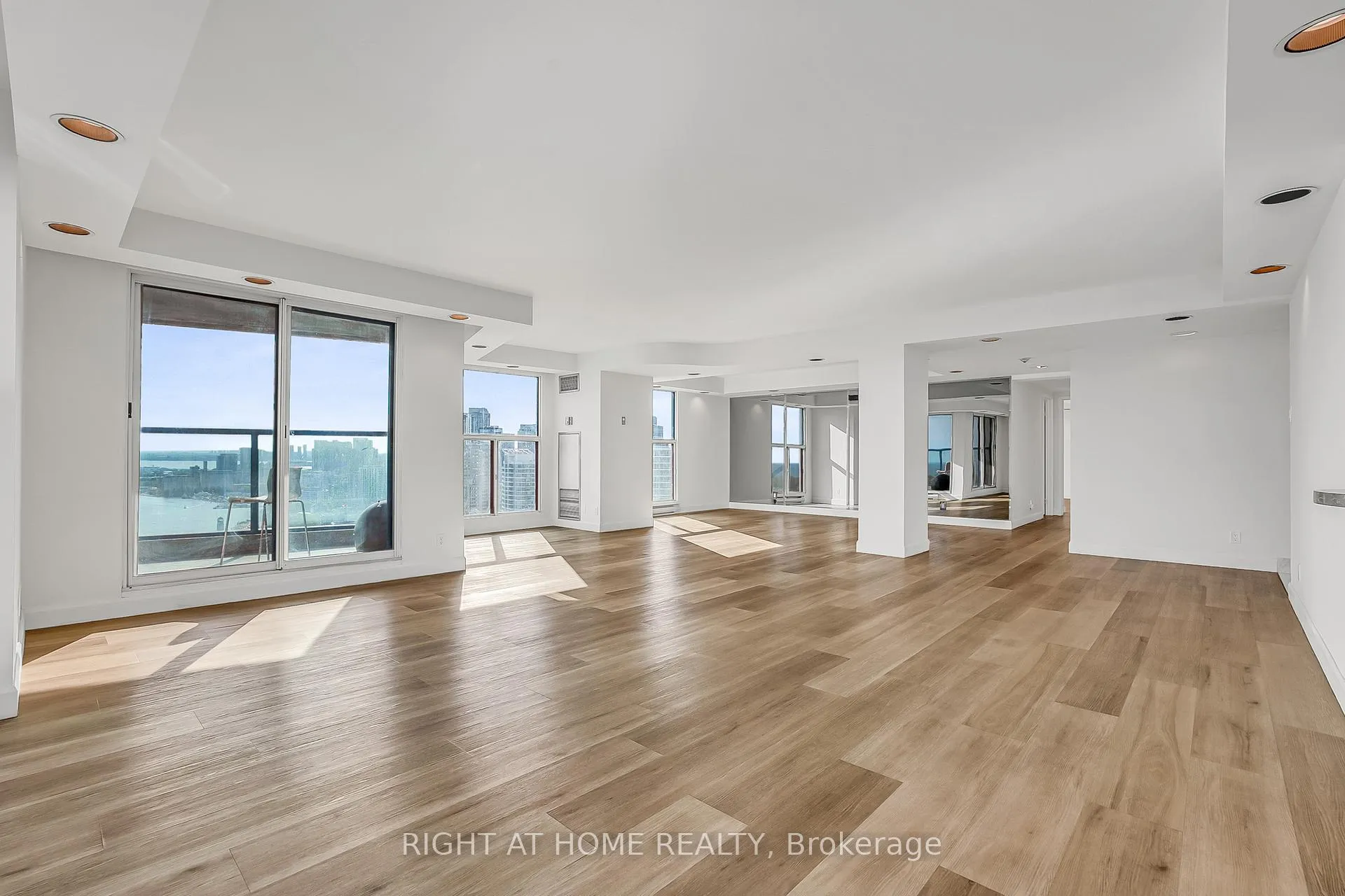 Photo 7 of Unit 3008, 99 Harbour Square, Toronto, Waterfront Communities — HOMEH