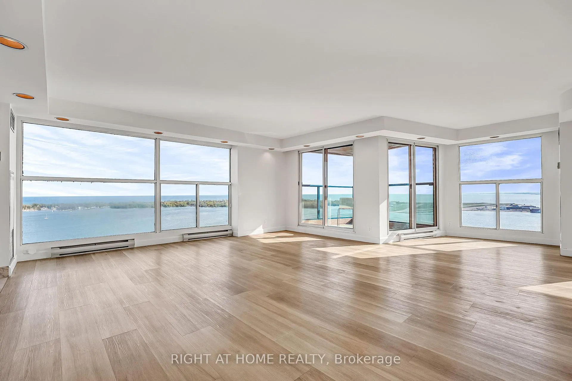 Photo 8 of Unit 3008, 99 Harbour Square, Toronto, Waterfront Communities — HOMEH